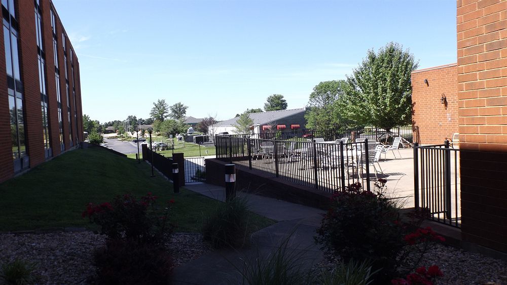 Ramada By Wyndham Wentzville Extérieur photo