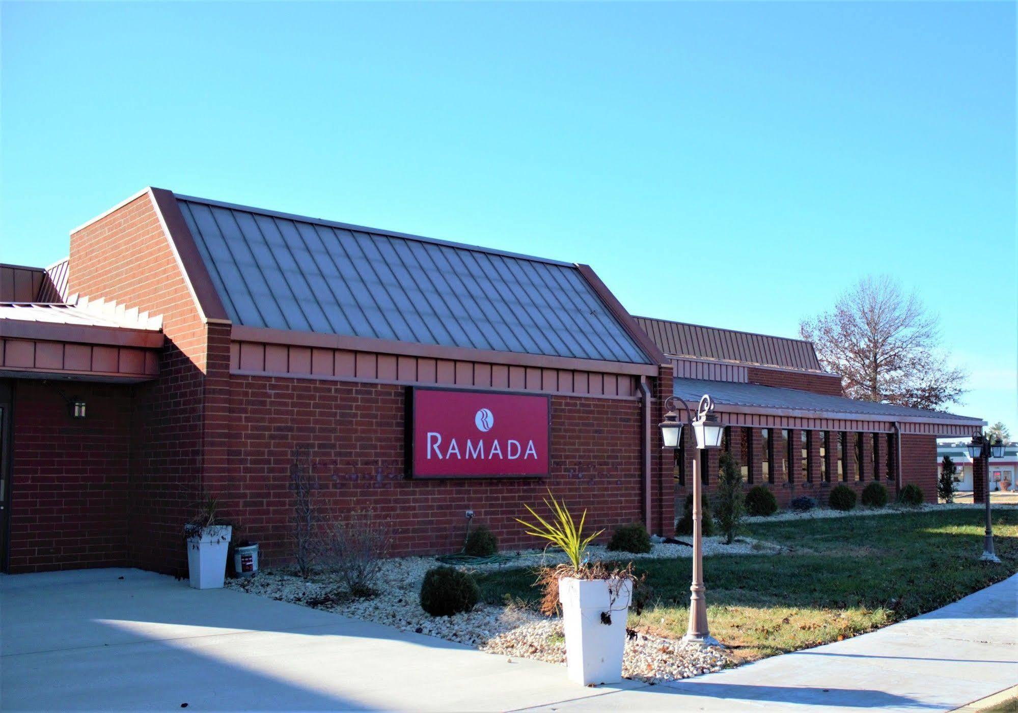 Ramada By Wyndham Wentzville Extérieur photo