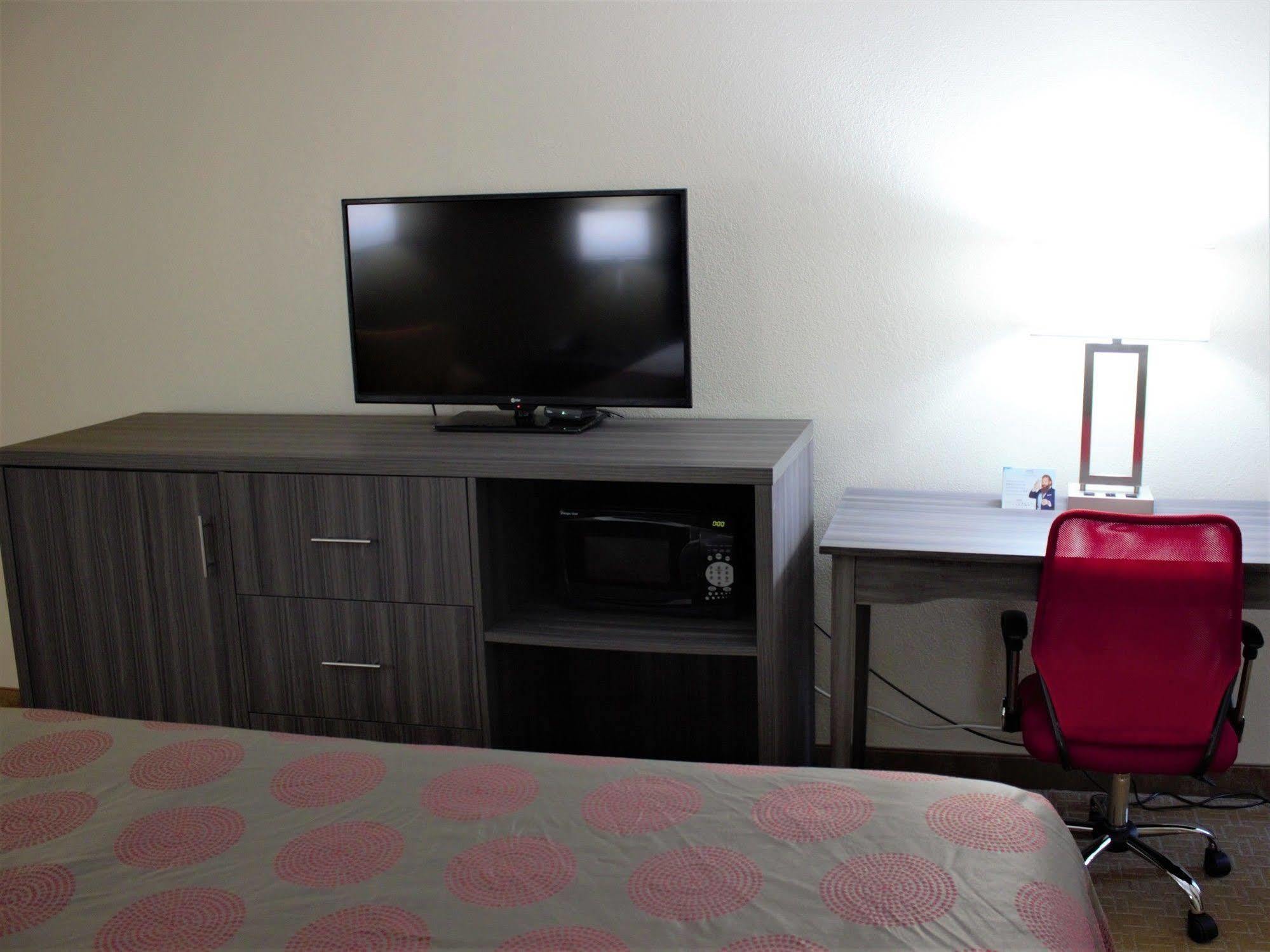 Ramada By Wyndham Wentzville Extérieur photo