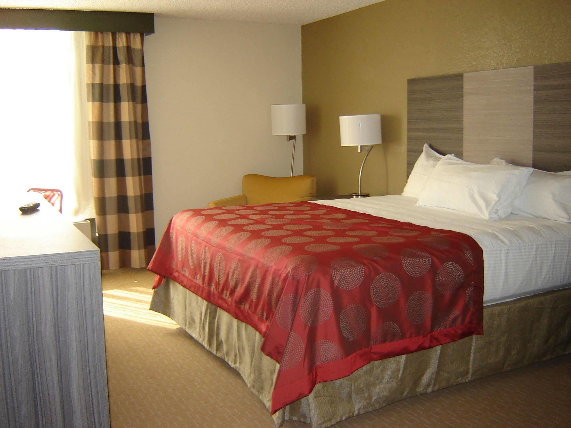 Ramada By Wyndham Wentzville Extérieur photo