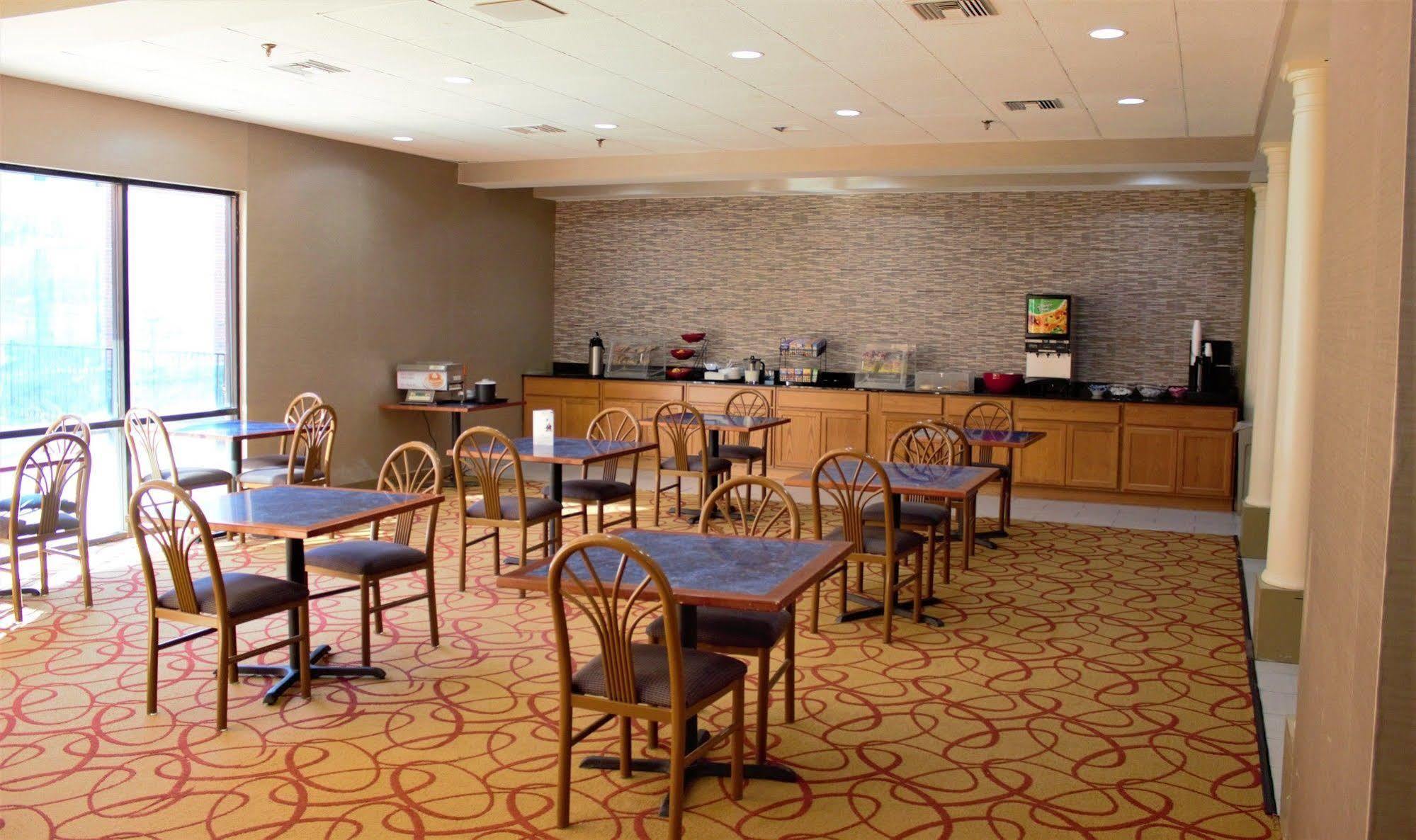 Ramada By Wyndham Wentzville Extérieur photo