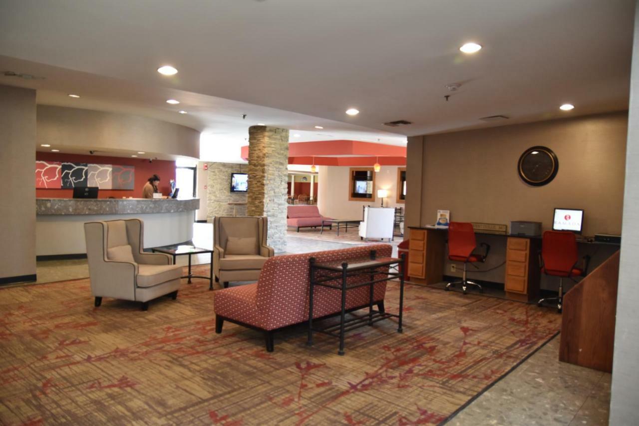 Ramada By Wyndham Wentzville Extérieur photo