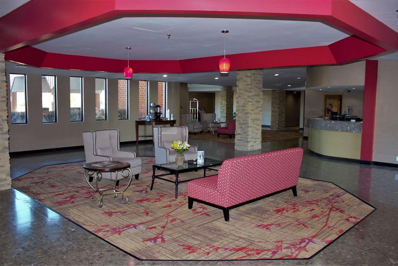 Ramada By Wyndham Wentzville Extérieur photo